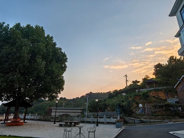 偶遇田園風，做山觀月明，漫山紅裡藏著悅意的風景