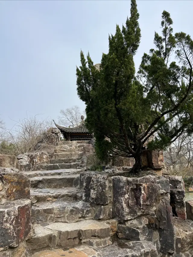 Early spring at the Slender West Lake