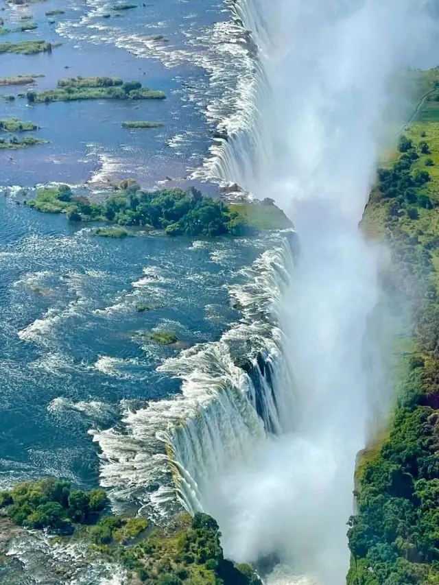 Explore the mysterious Africa! Experience the magnificent scenery of Victoria Falls in Zimbabwe!