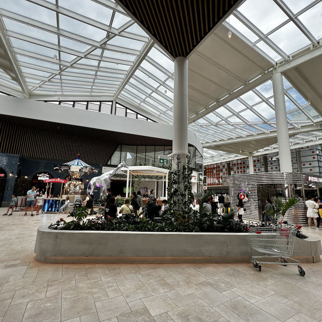 Fashion Capital-Australia’s largest shopping center, Chadstone Shopping Center, Melbourne 
