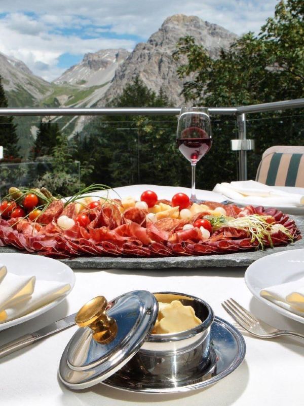 Swiss Bliss 🏔️🇨🇭: Unwind at Tschuggen Grand Hotel!