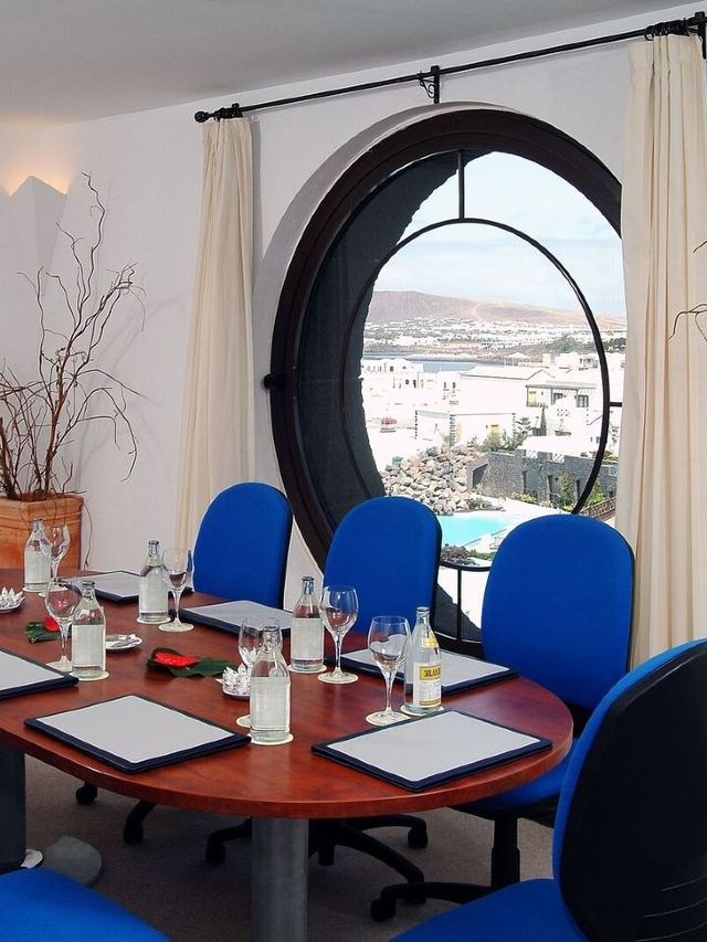 🌴 Lanzarote's Luxe LIVVO: Marina Magic & More! 🏨✨