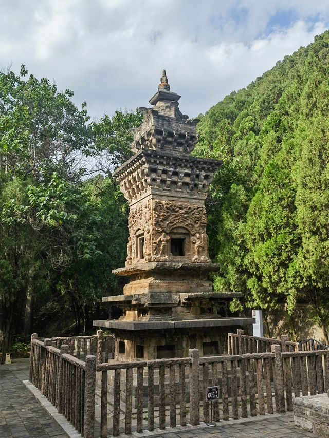龍虎塔