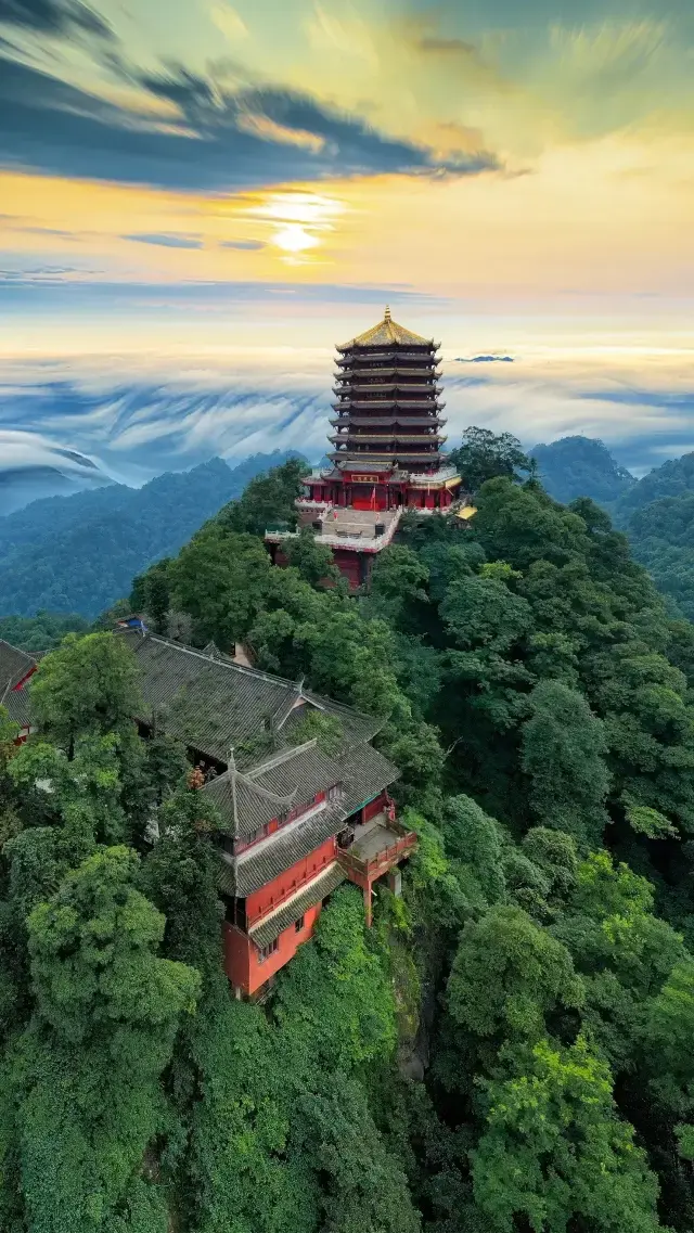ทิวทัศน์ที่สวยงามของภูเขาชิงเฉิงนั้นสวยงามมาก คุ้มค่าที่ทุกคนจะไปเยี่ยมชม
