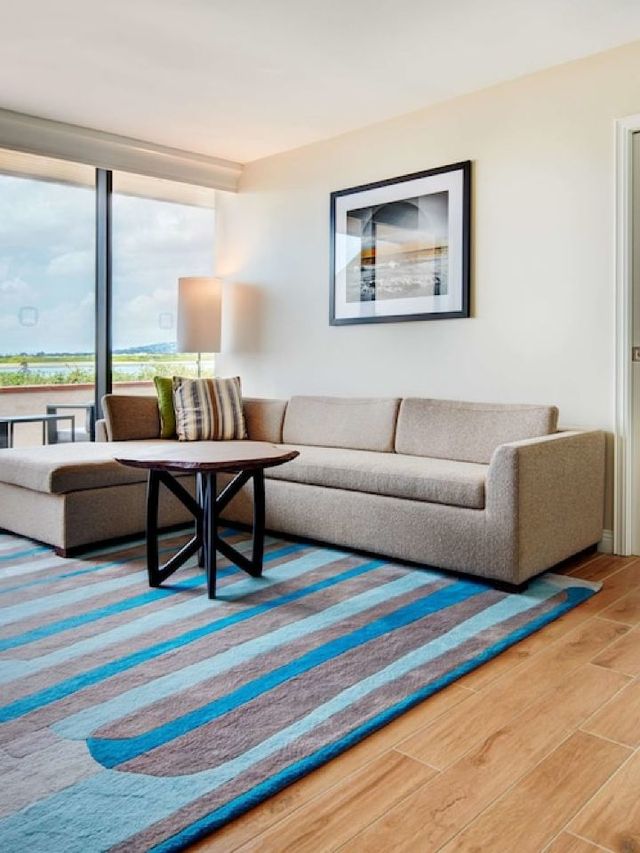 🌴🏨 San Diego's Mission Bay Resort: A Beachside Gem 🌊