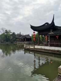 青浦大觀園係一座大型仿古園林建築，位於青商公路701號，坐落於淀山湖兩側，距離上海市中心六十五公里。