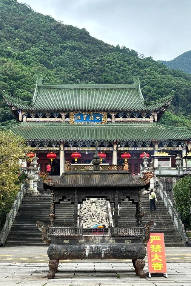 廣東汕尾海豐｜蓮花山雞鳴寺。