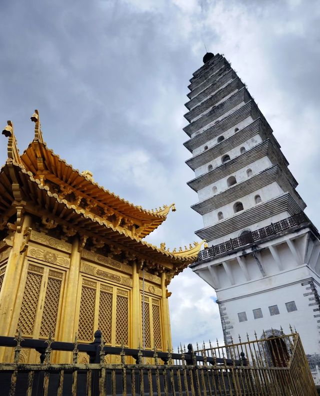 雲南昆明鳴鳳山金殿風景區丨體驗「衝冠一怒為紅顏」的心情。