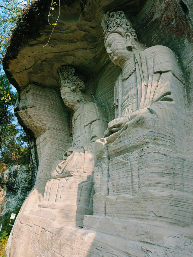 茗山寺探險指南：帶你走進神話與現實的交匯處。