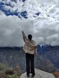 千人奔赴～臥龍川北營參加徒步登山節。