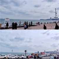 煙台濱海廣場觀賞秋天的大海。