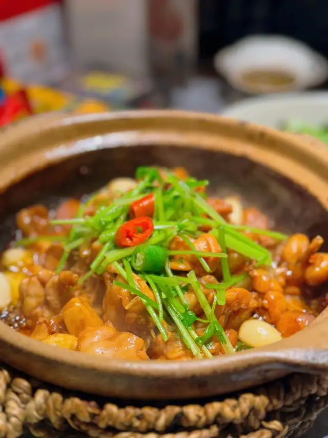 Another option for trying Nanjing's local snacks. 
