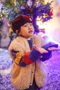 這氛圍感絕了上海市區會下雪的聖誕小院