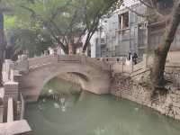 福州朱紫坊名人故居漆藝館沿著河岸漫步