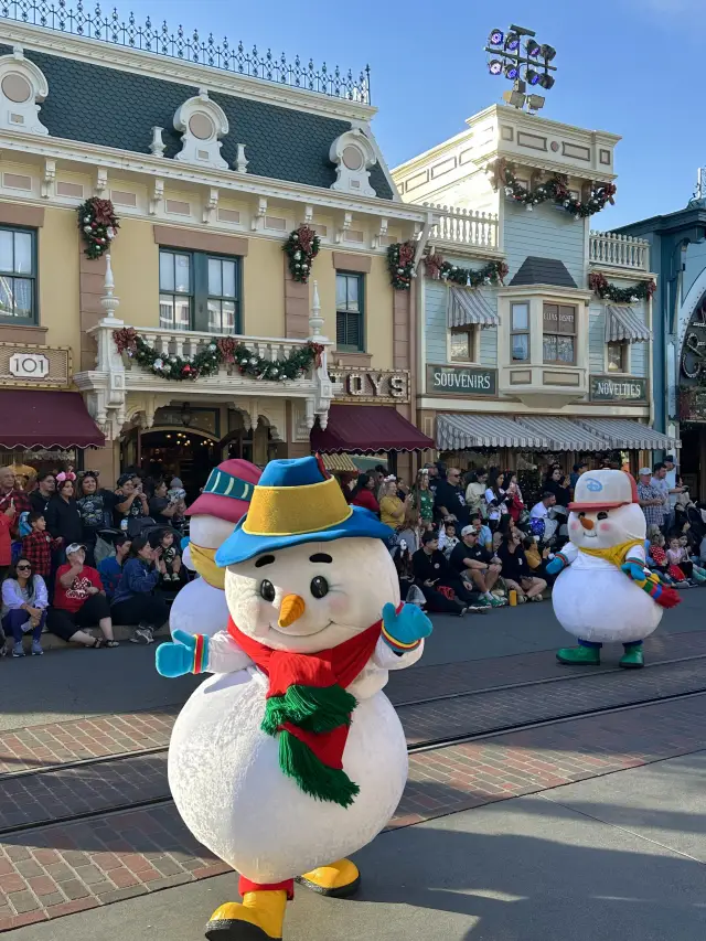 California Disneyland: Celebrate an Early Christmas with the Princesses