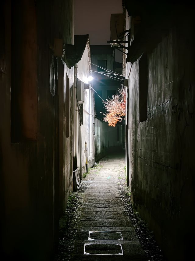 楓橋老街夜景：古韻新光中的沉醉