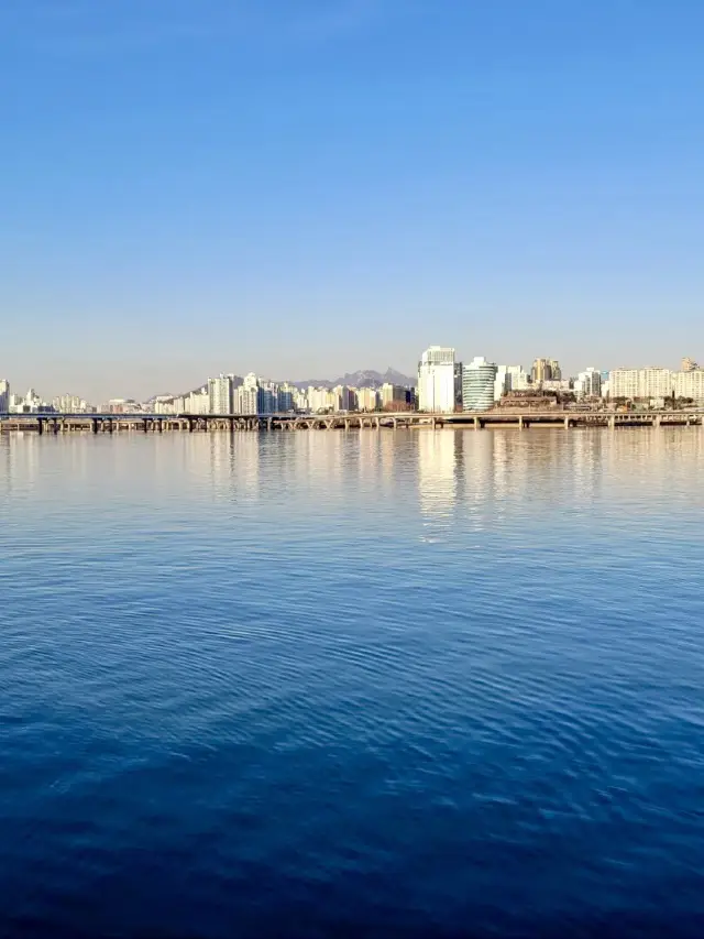 漢江遊船的浪漫詩篇