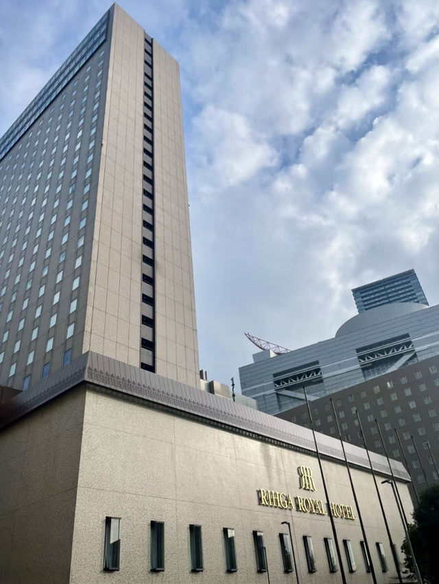 水岸綠蔭間的經典風華：大阪麗嘉皇家酒店