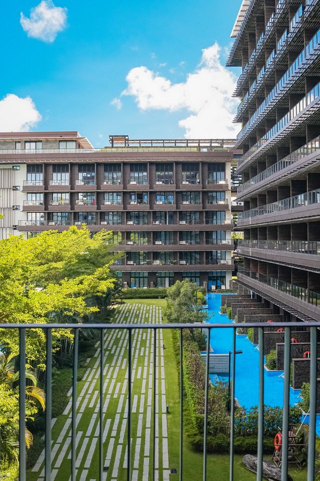 彷彿住進海天一色的畫卷中，三亞度假新體驗