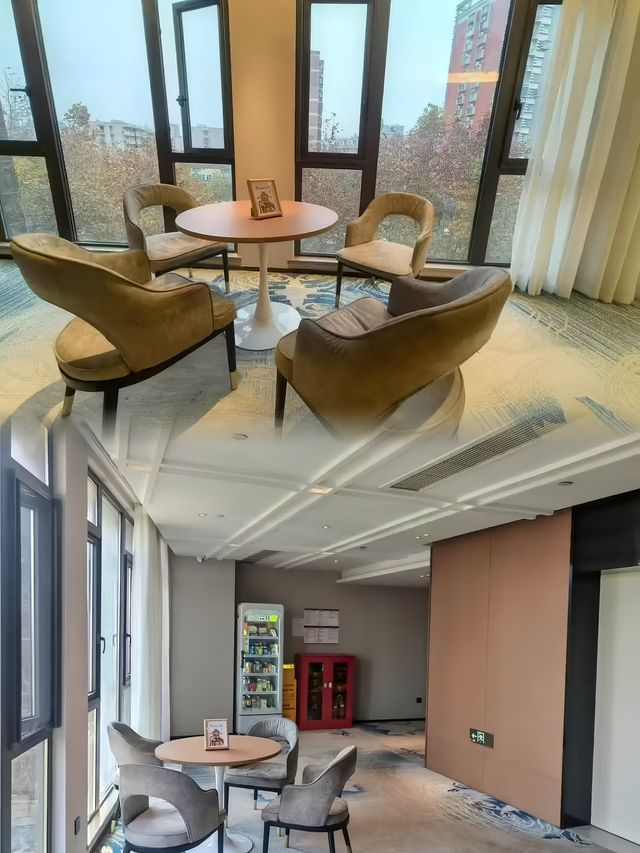 南京城下榻記｜米居酒店·落地窗裡的市井與詩意
