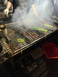 全中国の味が並ぶ屋台街