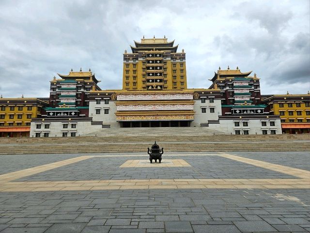 🙏 Visiting Gemo Temple: Giant Maitreya & Monastic Life in Ngawa (Aba)