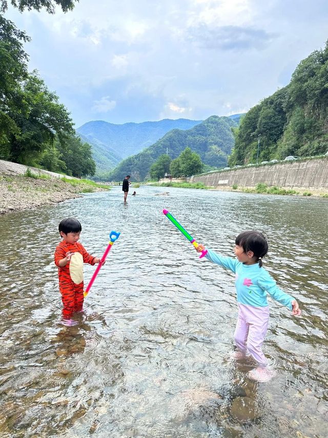 南京媽咪避暑湊仔2小時直達22℃夏天，小朋友玩到拉都唔肯走