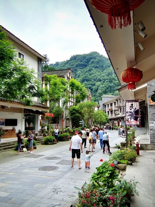 西嶺山腳下嘅暑日清涼，斜源古鎮半日閒遊。