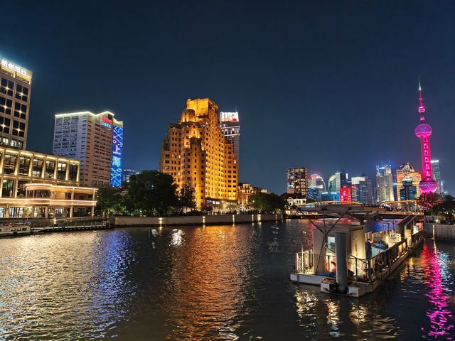 來上海唔好錯過呢條絕美夜景觀賞路線!沿住蘇州河一路漫步到外灘,真係太浪漫喇💕 來上海唔好錯過呢條絕美夜景觀賞路線!沿住蘇州河一路漫步到外灘,真係太浪漫喇💕