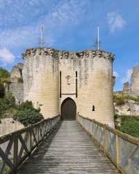 盧瓦爾河谷 — 法蘭西花園的皇家傳奇! ⸻ 景點介紹 盧瓦爾河谷坐落在法國中部,是