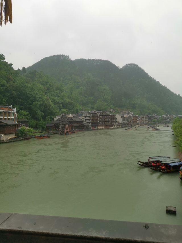 那年走在湘西古城的街道