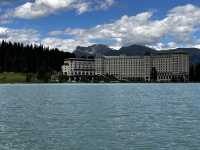 加拿大雙湖一日遊｜路易斯湖划船+偶遇小熊！小費&觀熊攻略都在