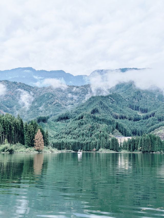 秋日泛舟雅女湖