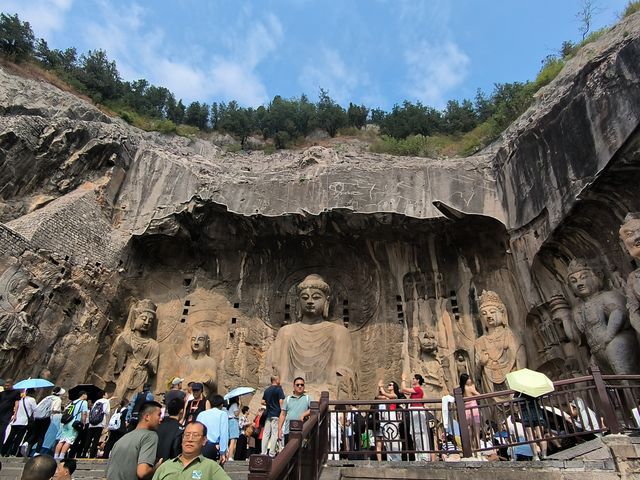 伊闕山水，龍門石窟