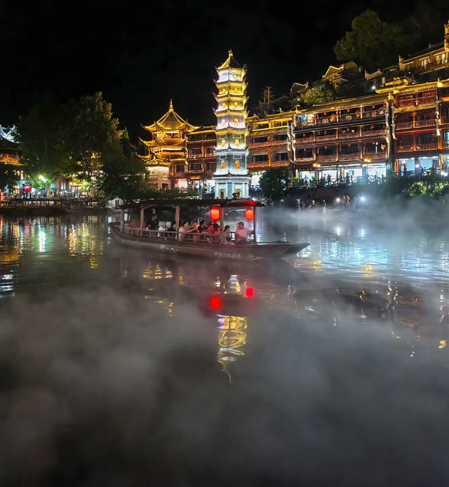 鳳凰古城攻略:邂逅沱江畔的千年水墨畫。 鳳凰古城攻略:邂逅沱江畔的千年水墨畫。