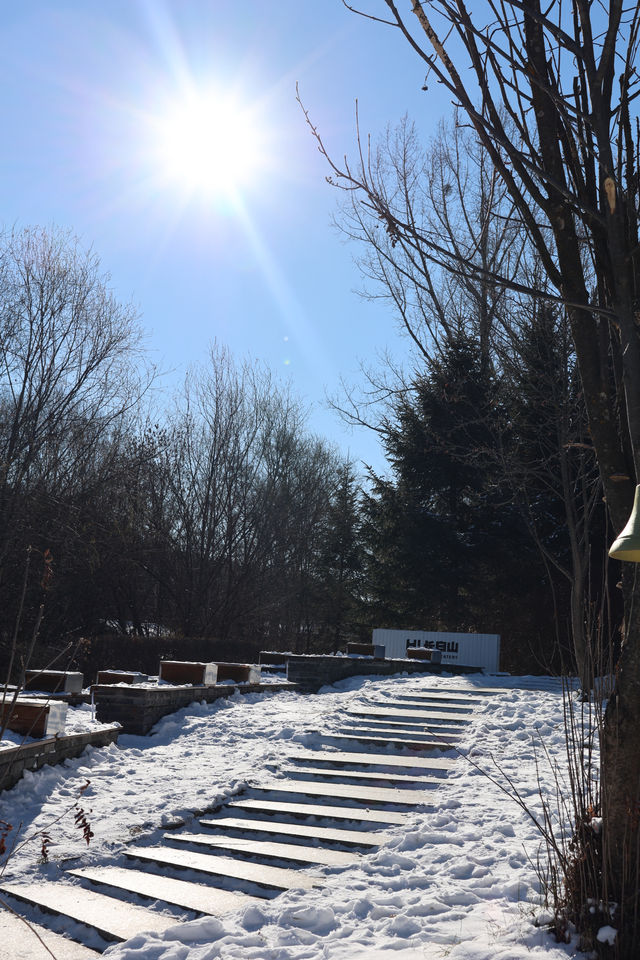 長白山絕美窗邊咖啡正對雪山河谷太出片 長白山絕美窗邊咖啡正對雪山河谷太出片