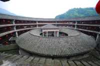 下面是一份為你量身打造的龍岩土樓兩天旅遊攻略,預算500元,助你深度體驗土樓文化,拍攝出精彩內容。