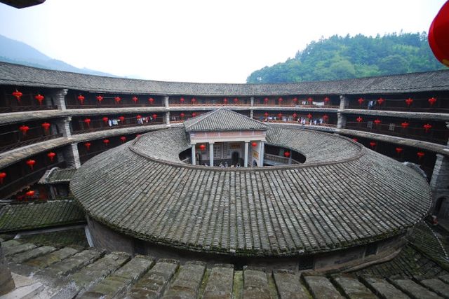 下面是一份為你量身打造的龍岩土樓兩天旅遊攻略,預算500元,助你深度體驗土樓文化,拍攝出精彩內容。 下面是一份為你量身打造的龍岩土樓兩天旅遊攻略,預算500元,助你深度體驗土樓文化,拍攝出精彩內容。