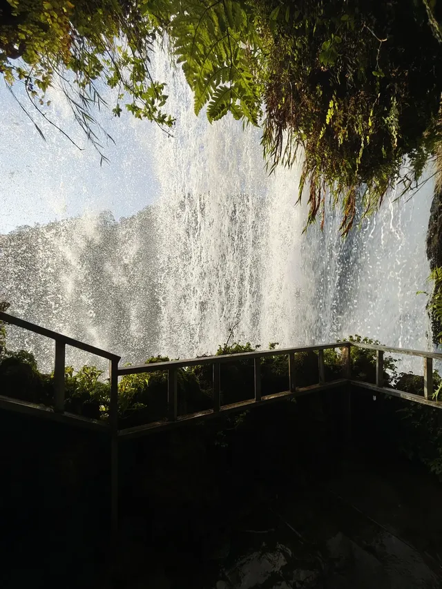 終於來到課本裡的黃果樹瀑布! 終於來到課本裡的黃果樹瀑布!