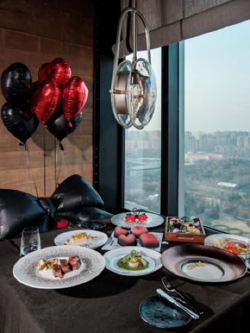 사랑하는 사람과 로맨틱한 저녁 식사를 함께하세요