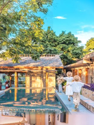 Less crowded way to experience Huangguoshu waterfall: stay inside the scenic area