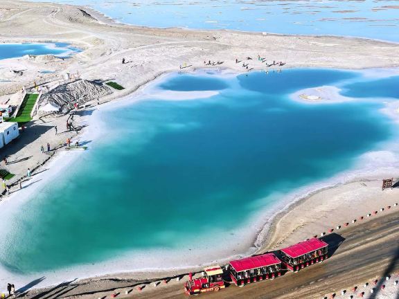 Beats Chaka! Dachaidan Emerald Lake | The ultimate guide to this