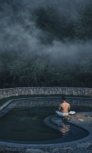 Beijing surroundings | Escape to the forest hot springs and wait for a refreshing mountain rain