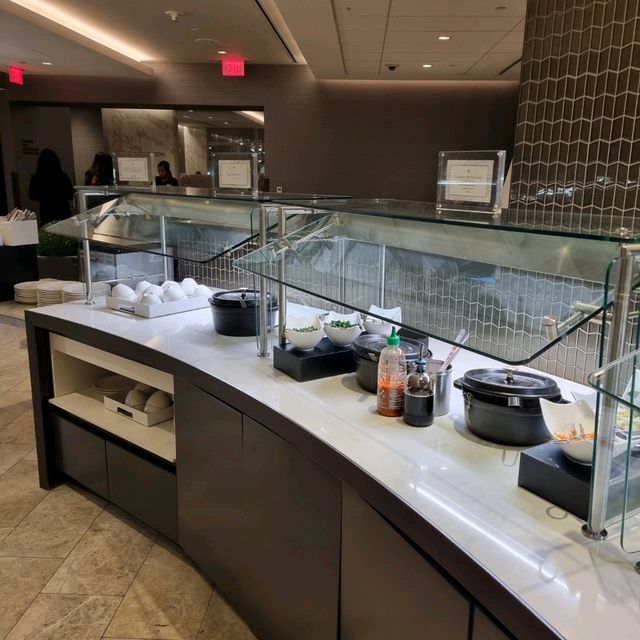 An experience @ United Polaris Lounge