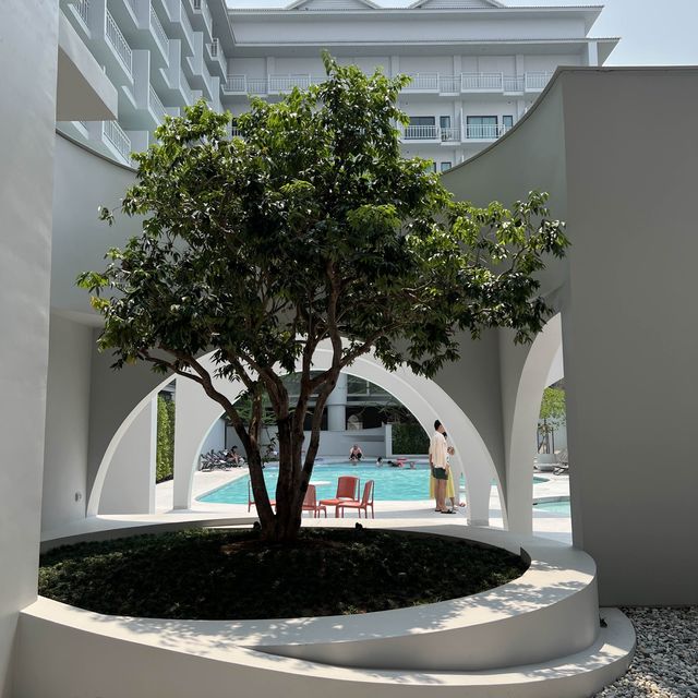 เที่ยวใกล้ๆ กับโรงแรมสุดคิ้วบ์ Terra Nara Hotel