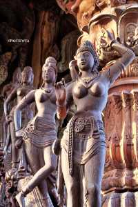 ปราสาทสัจธรรม พัทยา ชลบุรี