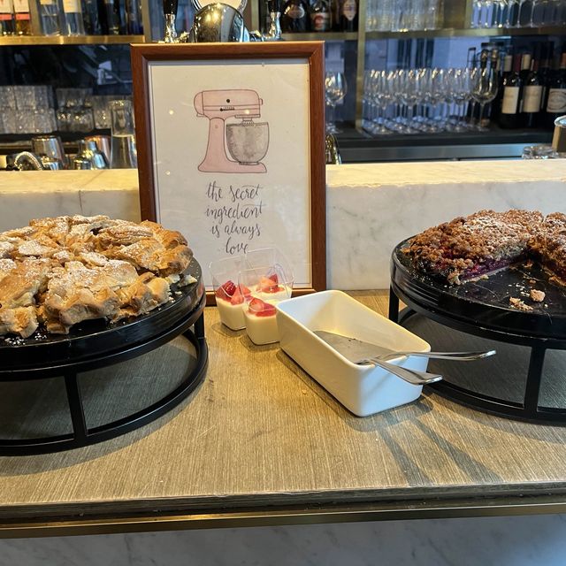 海鮮及燒牛肉無限添加的weekend brunch