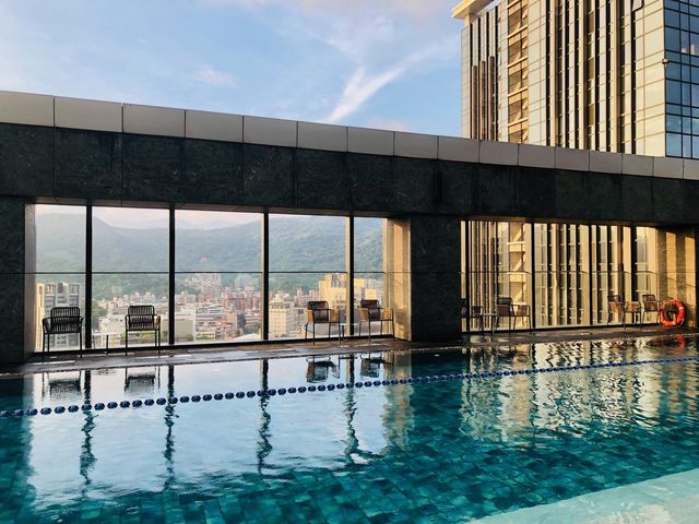 台北|🌇頂樓戶外泳池夕陽📍 Taipei Marriott Hotel 台北萬豪酒店 台北|🌇頂樓戶外泳池夕陽📍 Taipei Marriott Hotel 台北萬豪酒店