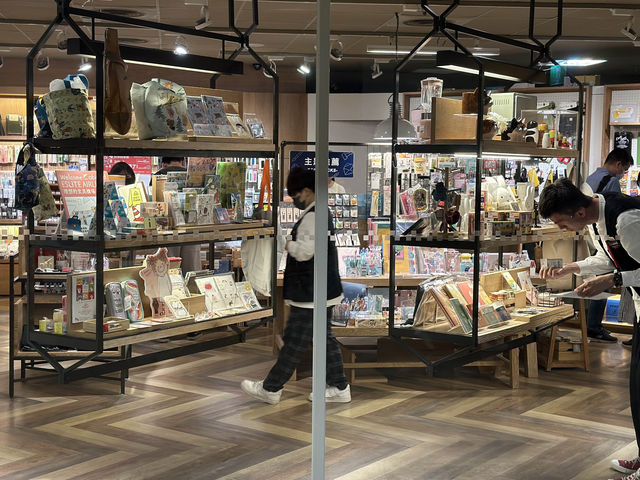 📚 中山地下書街：誠品書店打造的閱讀天堂！🎶📖🎁