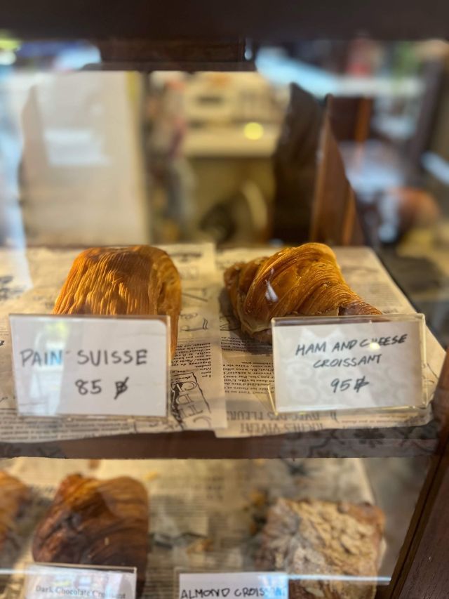 FEBB ครัวซองก์คาเฟ่ที่เด็ดดวง 🥐✨